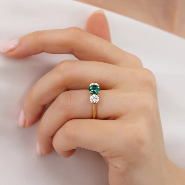 Vintage Elegance: A Guide to Lab-Grown Emerald Engagement Rings Vintage Elegance: A Guide to Lab-Grown Emerald Engagement Rings